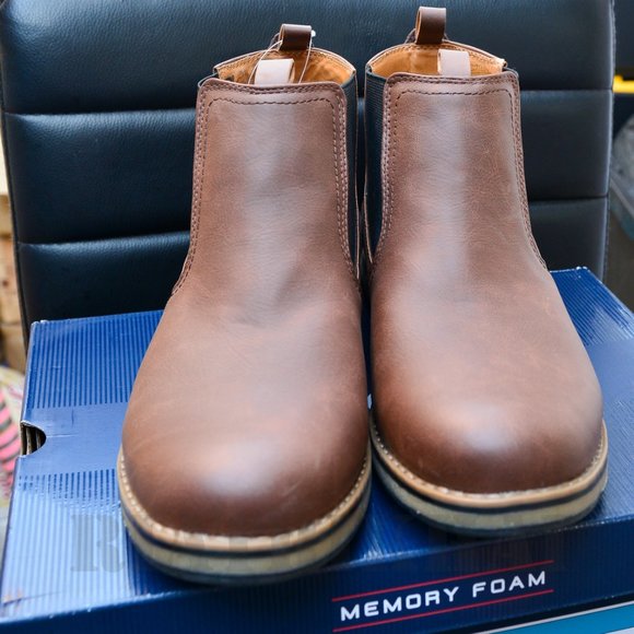 Men's Lucas Pull-On Chukka Leather Boot in Brown Memory Foam Round Toe IZOD - Picture 3 of 8